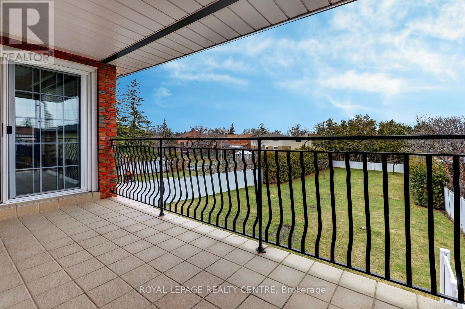 2405 Rosemary Drive, Mississauga, Ontario  L5C 1X1 - Photo 30 - W13827466