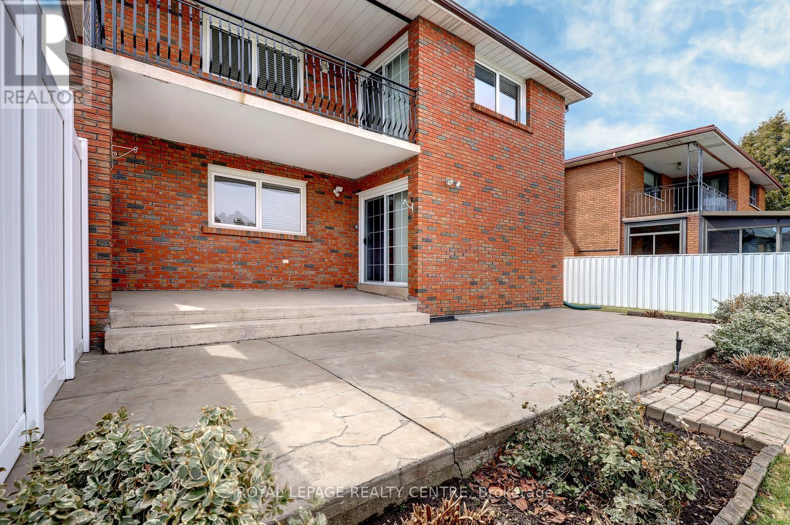 2405 Rosemary Drive, Mississauga, Ontario  L5C 1X1 - Photo 46 - W13827466