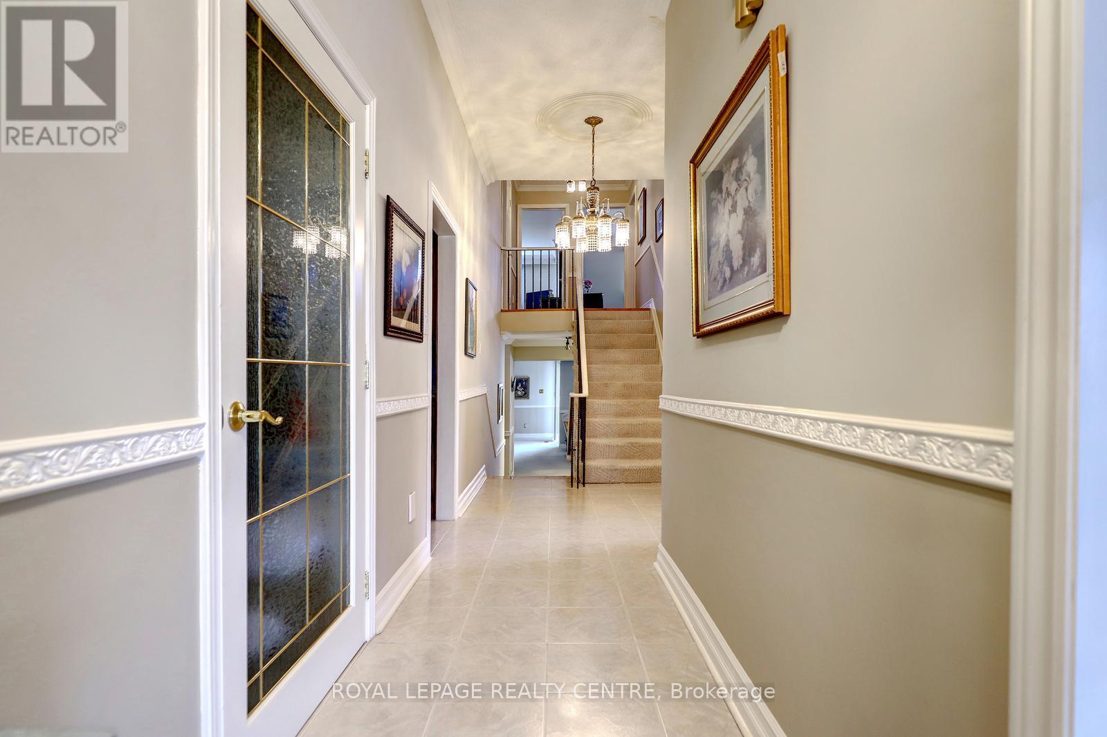2405 Rosemary Drive, Mississauga, Ontario  L5C 1X1 - Photo 6 - W13827466