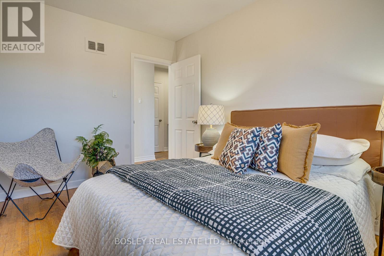 74 Raven Road, Toronto, Ontario  M6L 2A7 - Photo 24 - W13827478