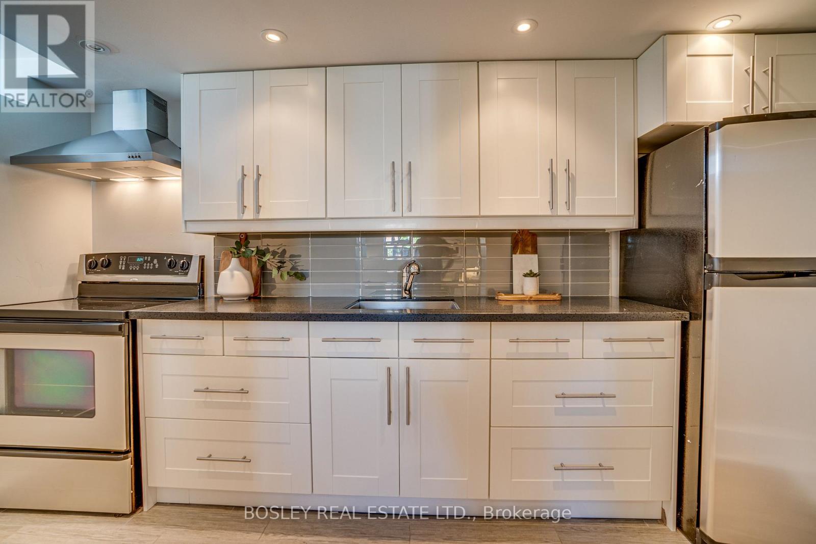 74 Raven Road, Toronto, Ontario  M6L 2A7 - Photo 37 - W13827478