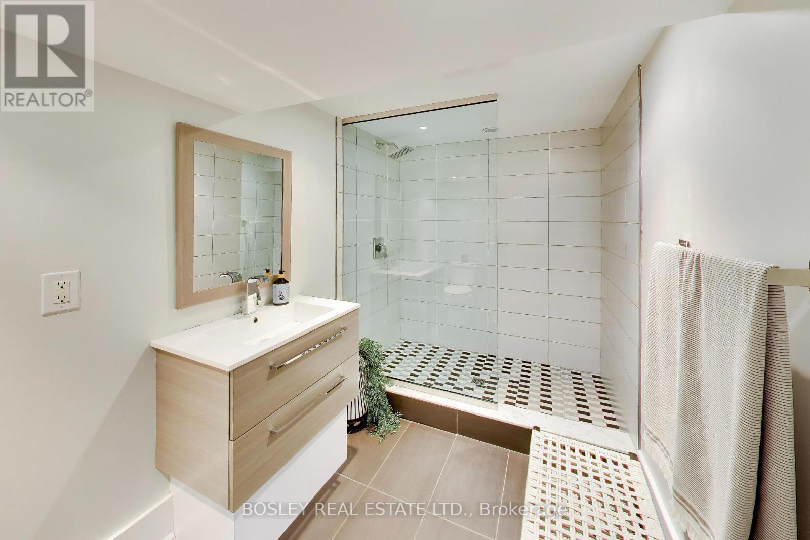 74 Raven Road, Toronto, Ontario  M6L 2A7 - Photo 38 - W13827478