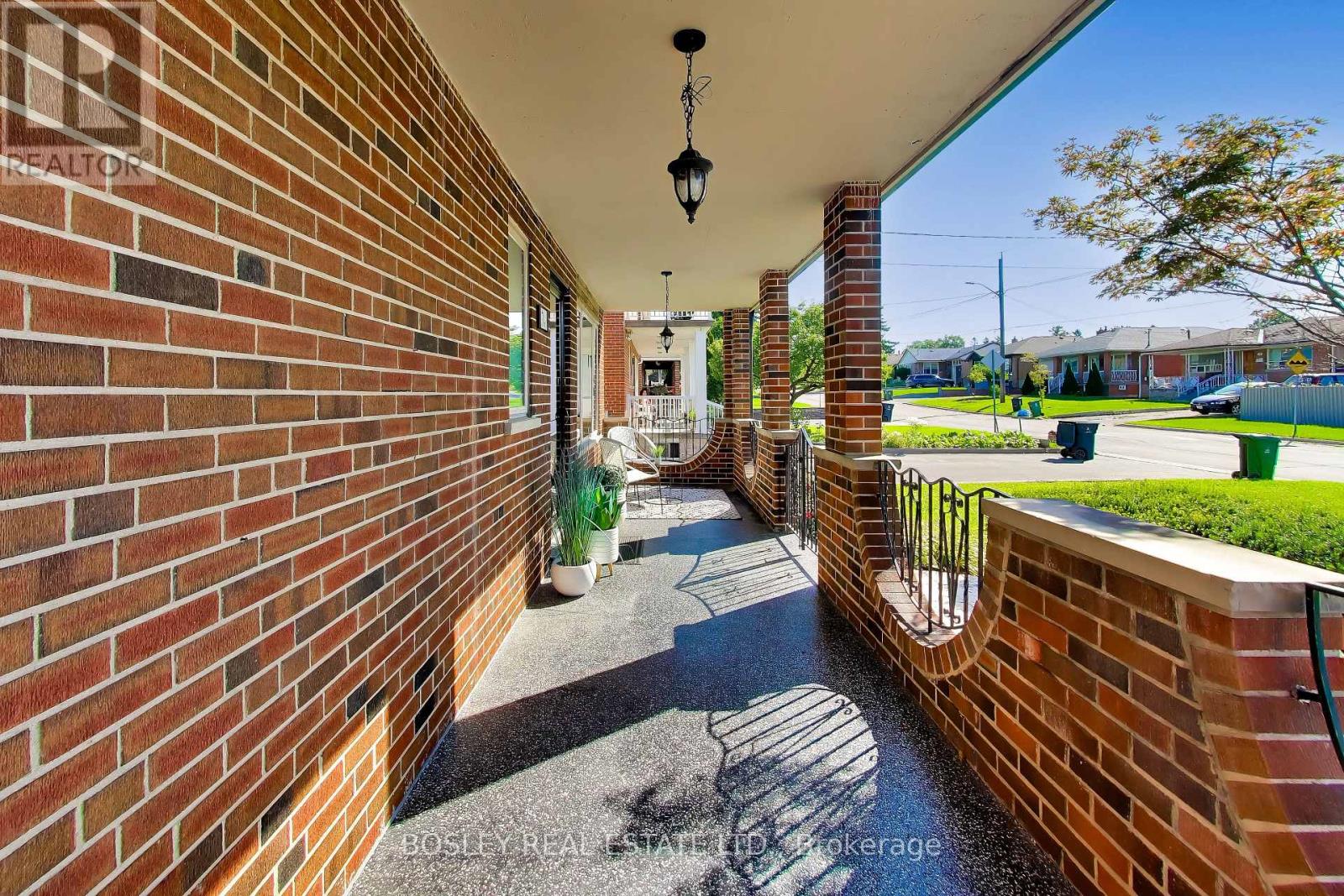 74 Raven Road, Toronto, Ontario  M6L 2A7 - Photo 4 - W13827478