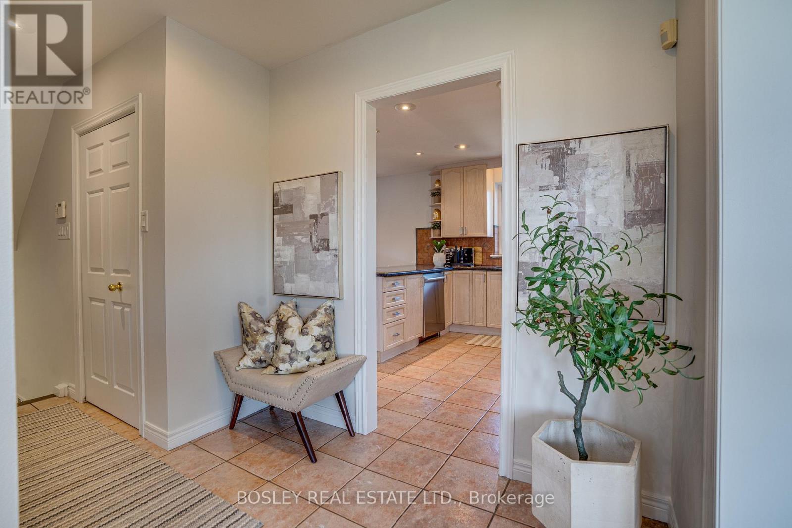 74 Raven Road, Toronto, Ontario  M6L 2A7 - Photo 5 - W13827478