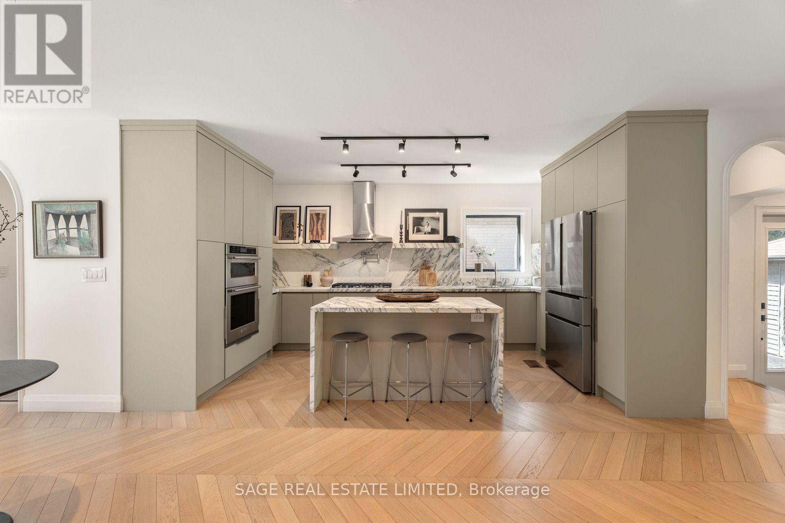 6 Westrose Avenue, Toronto, Ontario  M8X 2A1 - Photo 7 - W13821078