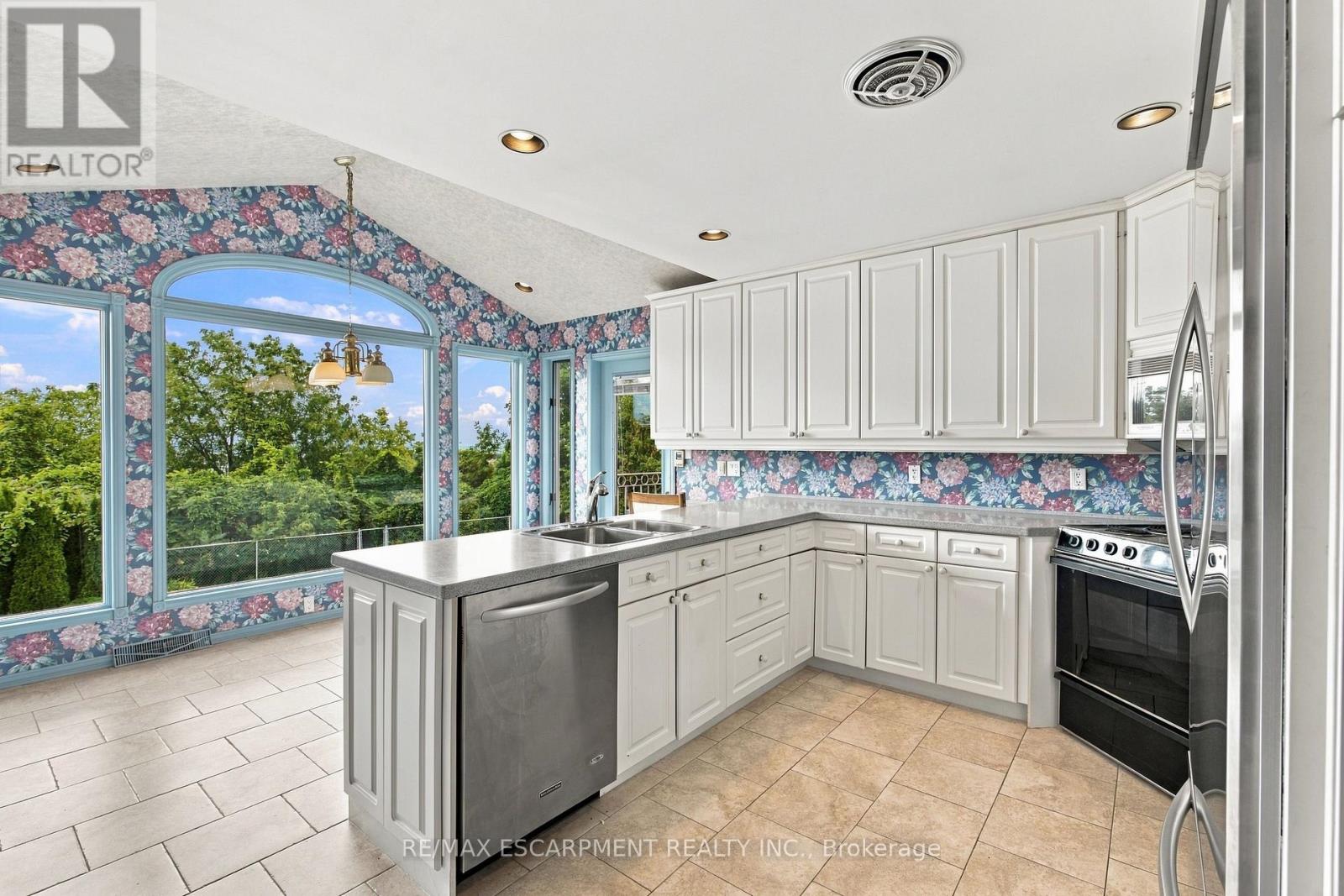 26 Leslie Drive, Hamilton, Ontario  L8G 2R1 - Photo 12 - X13826606