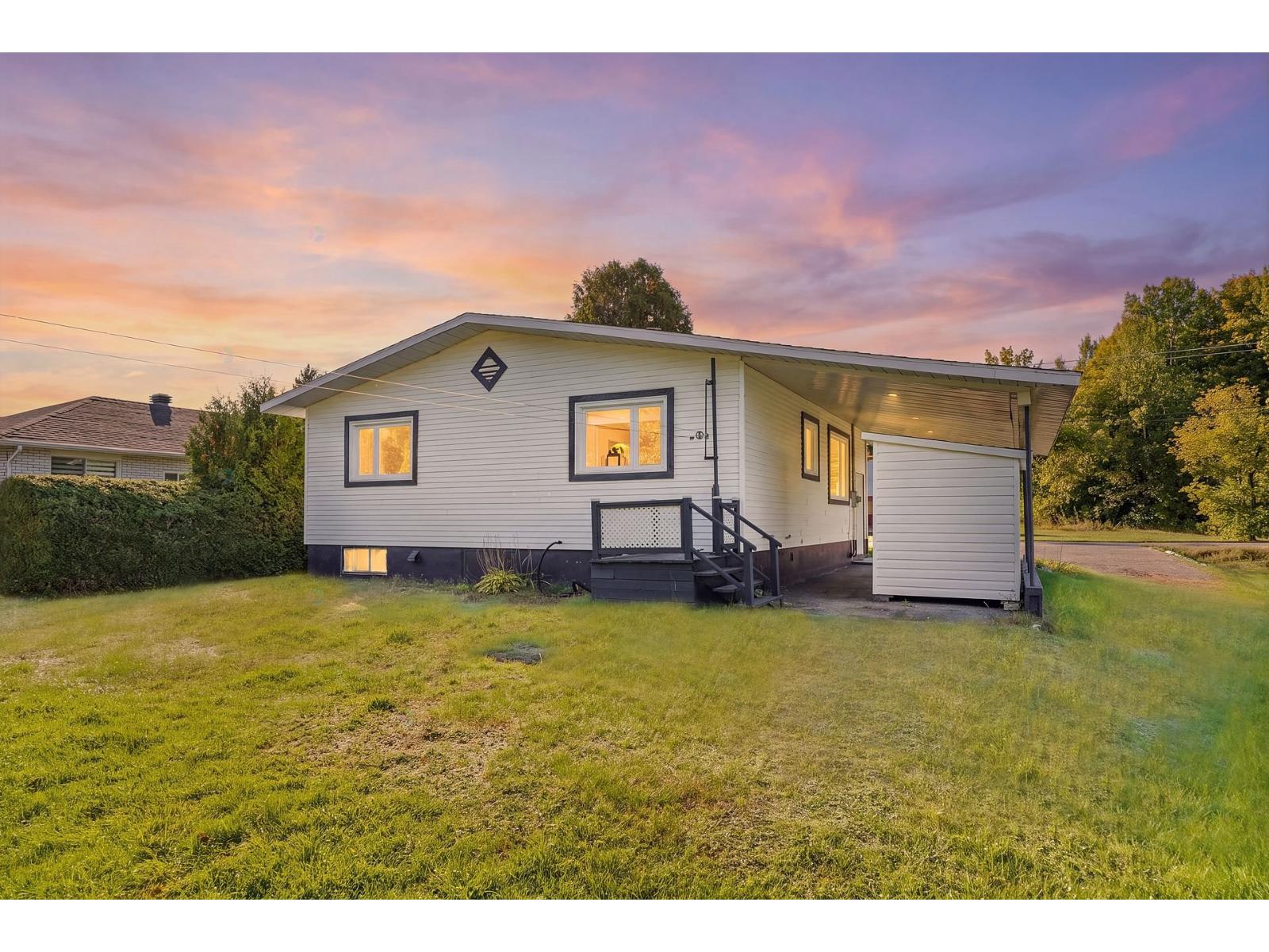 421 Ch. de Ste-Flore Shawinigan Quebec Canada G9T5K5 2