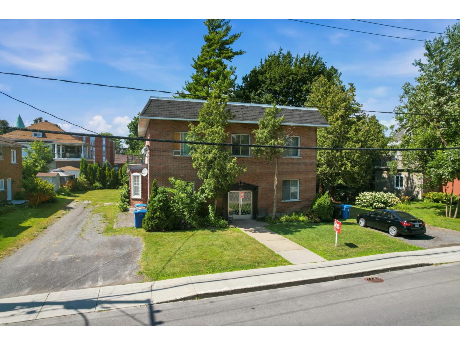 248-252 Rue Salaberry Salaberry-de-Valleyfield Quebec Canada J6T2J3 2