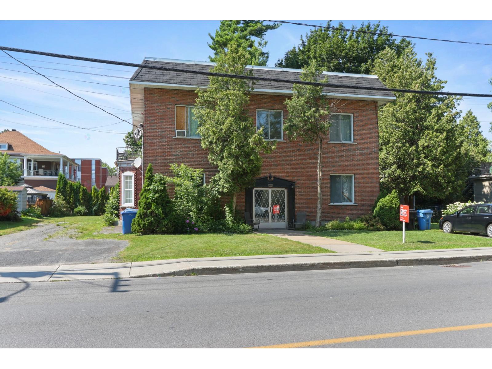248-252 Rue Salaberry Salaberry-de-Valleyfield Quebec Canada J6T2J3