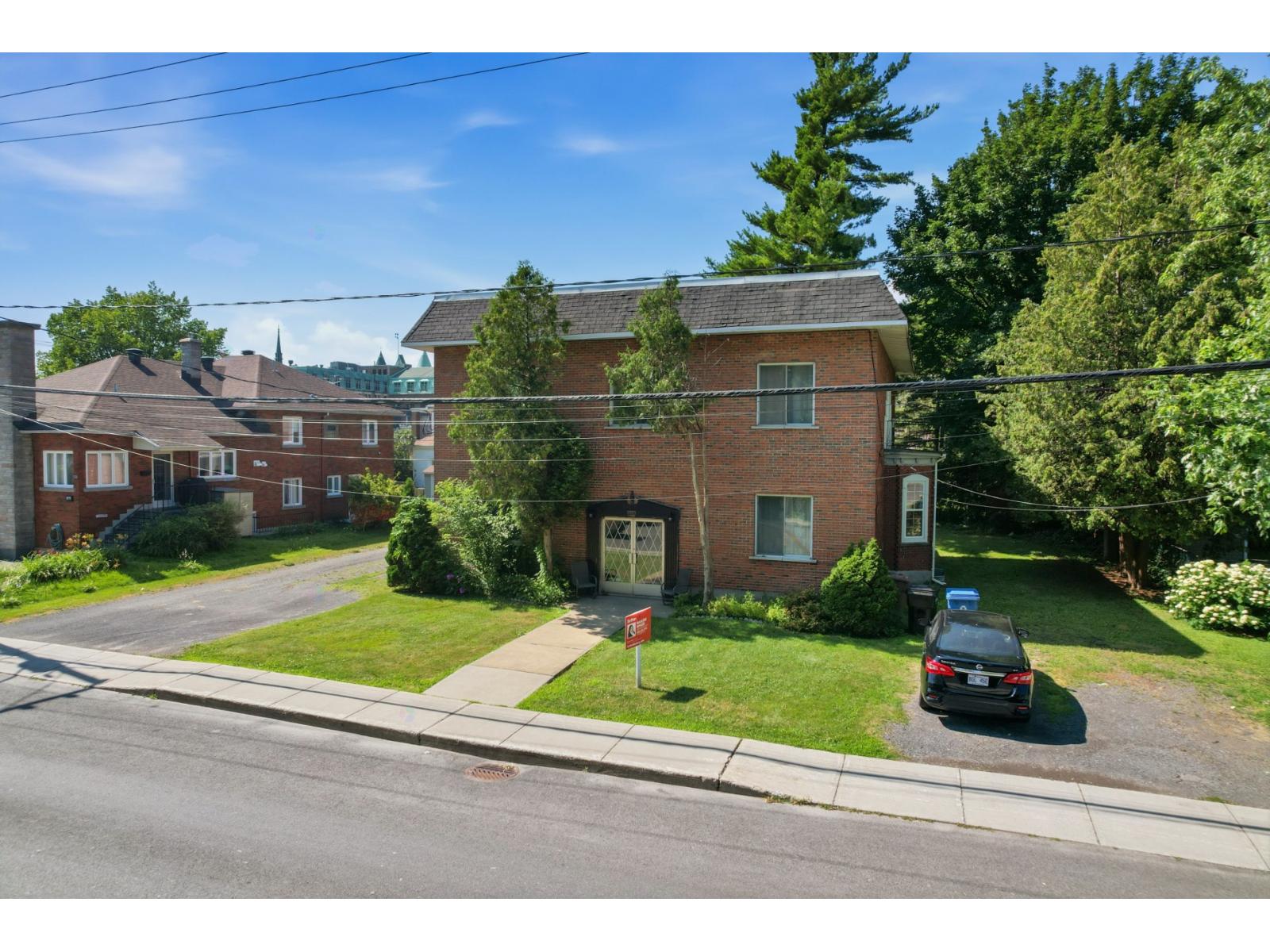 248-252 Rue Salaberry Salaberry-de-Valleyfield Quebec Canada J6T2J3 3