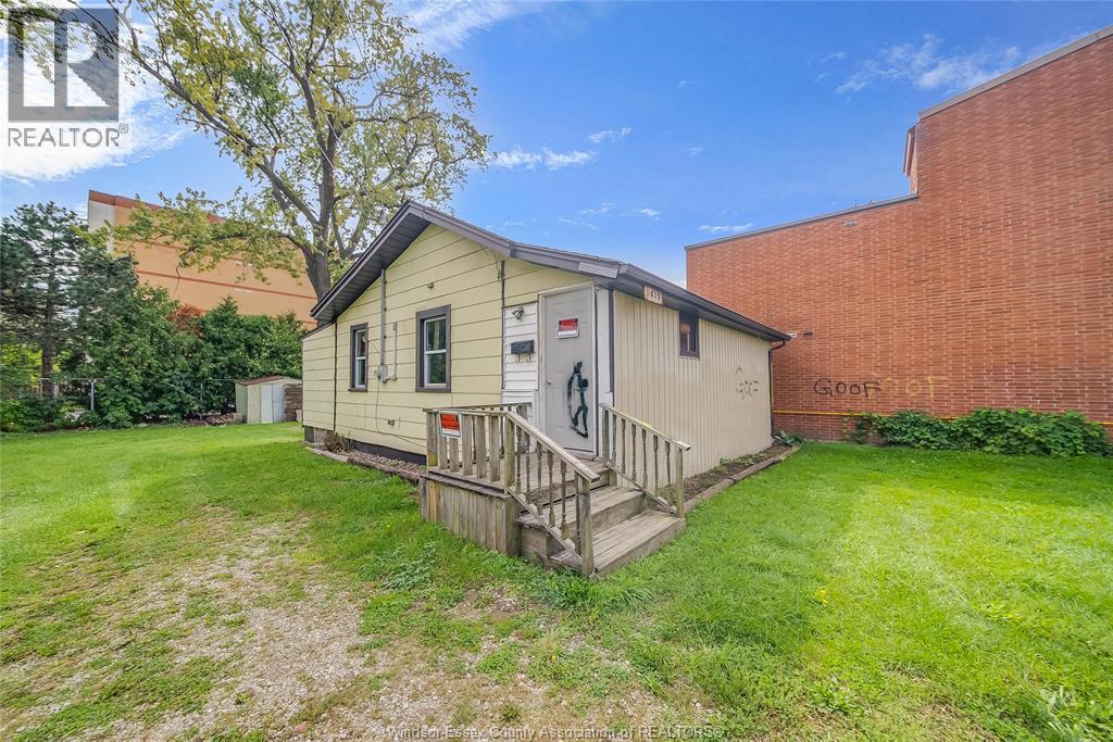 MLS# 26023556: 5837 TECUMSEH ROAD East, Windsor, Canada