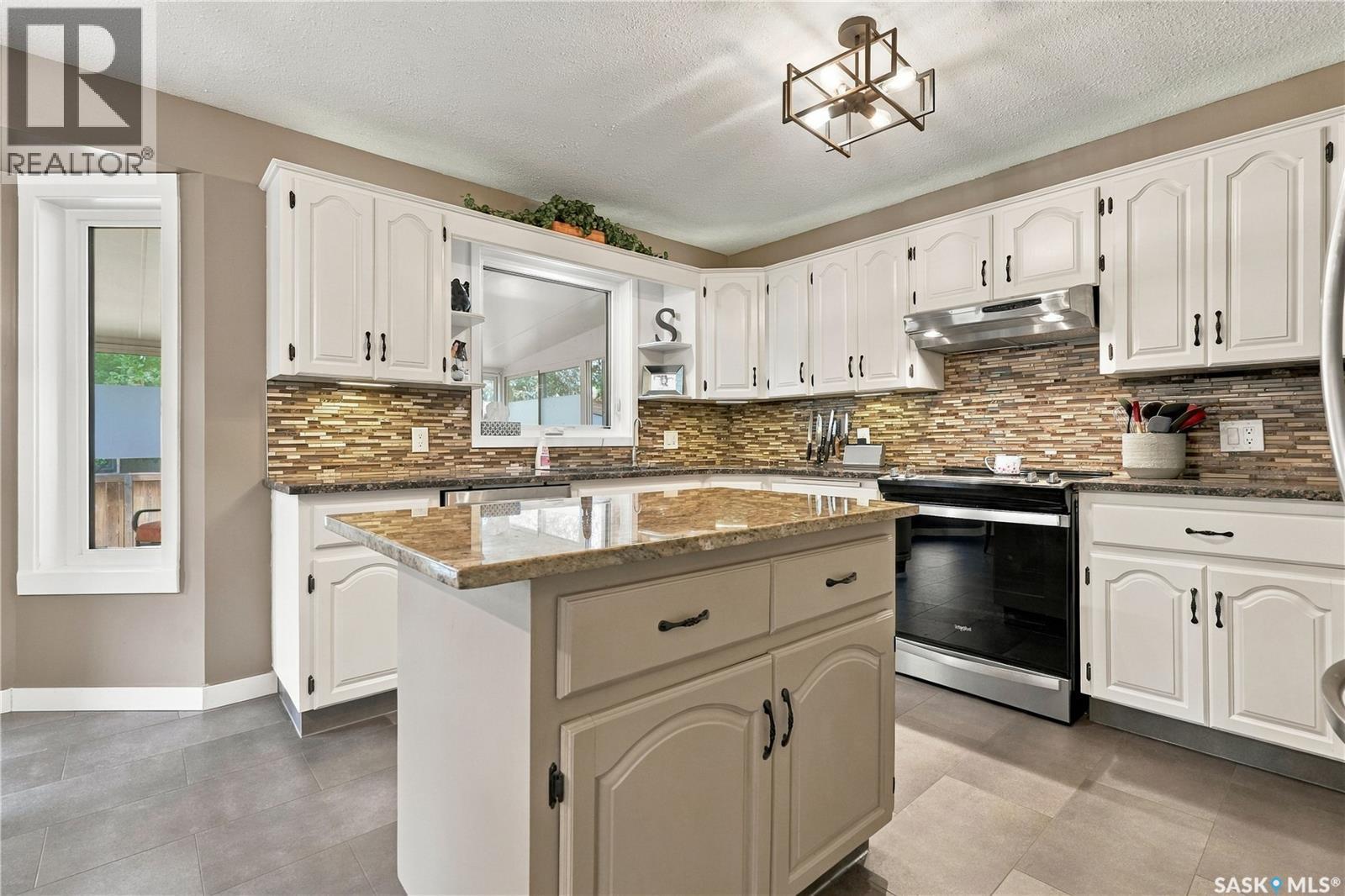 1716 Clive Bay E, Regina, Saskatchewan  S4V 2R8 - Photo 15 - SK049331