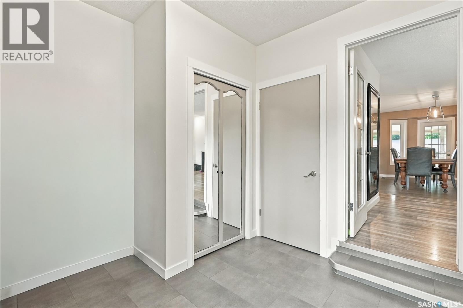 1716 Clive Bay E, Regina, Saskatchewan  S4V 2R8 - Photo 4 - SK049331