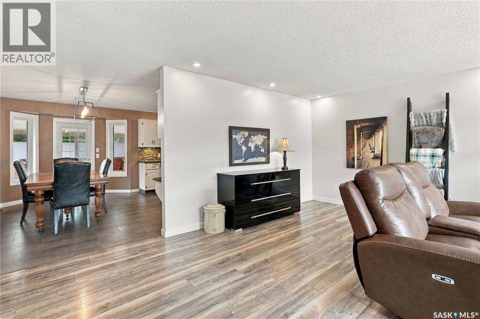 1716 Clive Bay E, Regina, Saskatchewan  S4V 2R8 - Photo 5 - SK049331