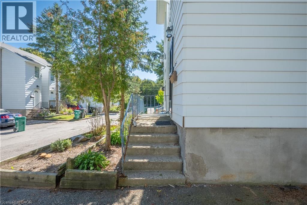 639 Albert Street Unit# 7, Waterloo, Ontario  N2L 3V5 - Photo 3 - 40854165