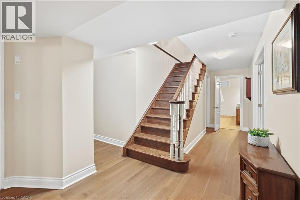 4 Summit Drive, Waterdown, Ontario  L8B 0E4 - Photo 29 - 40866414