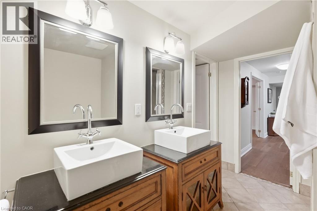 4 Summit Drive, Waterdown, Ontario  L8B 0E4 - Photo 40 - 40866414