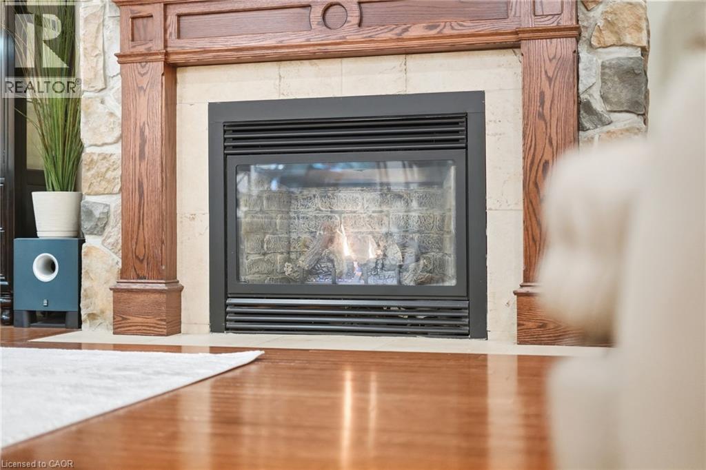 4 Summit Drive, Waterdown, Ontario  L8B 0E4 - Photo 8 - 40866414