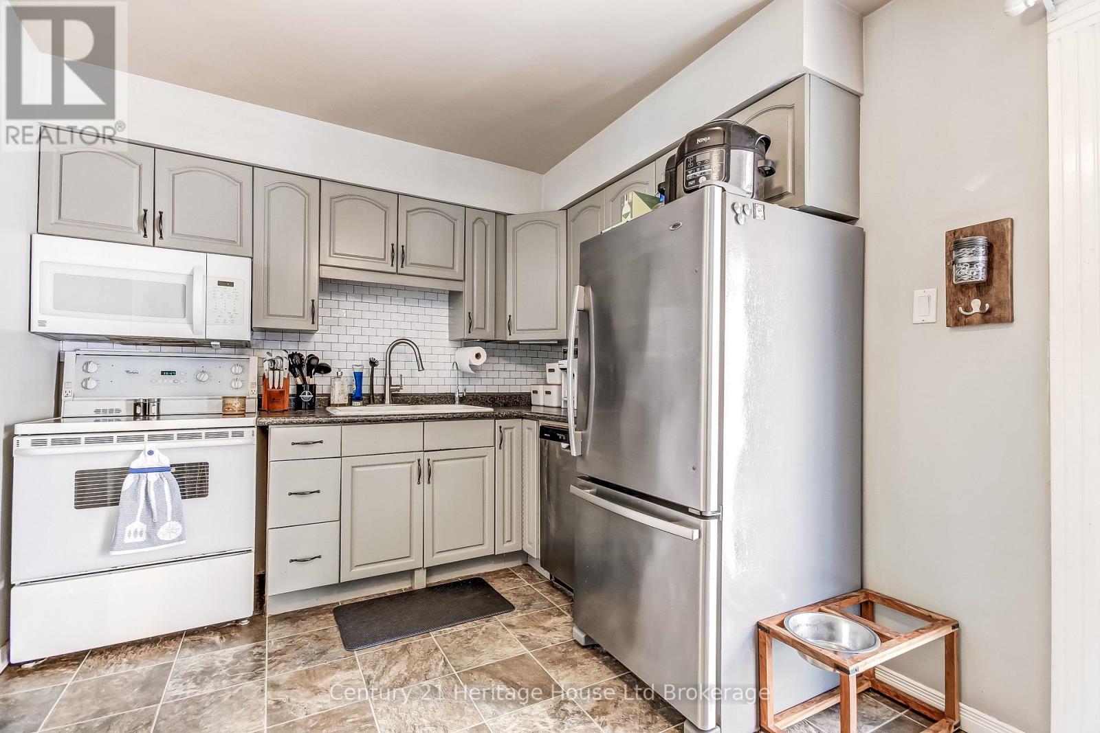 12 Innes Place, Woodstock, Ontario N4S 8N1 - Photo 6 - X13827840