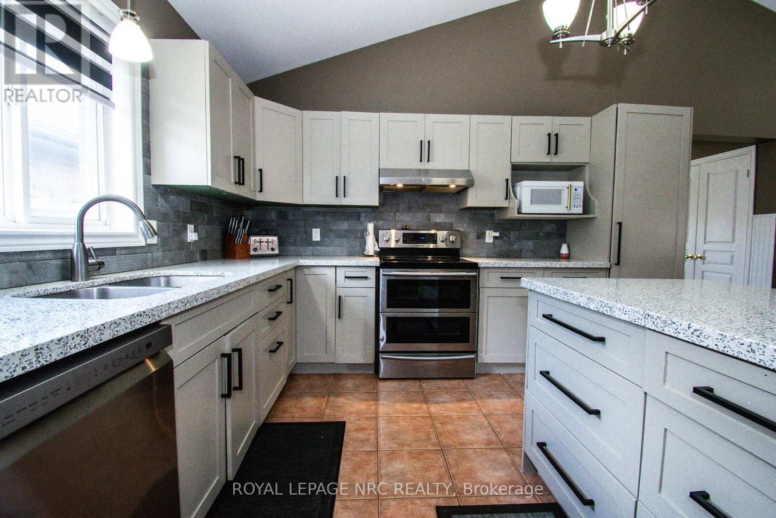 15 Arlene Street, St. Catharines (Rykert/vansickle), Ontario  L2S 4C9 - Photo 10 - X13827878