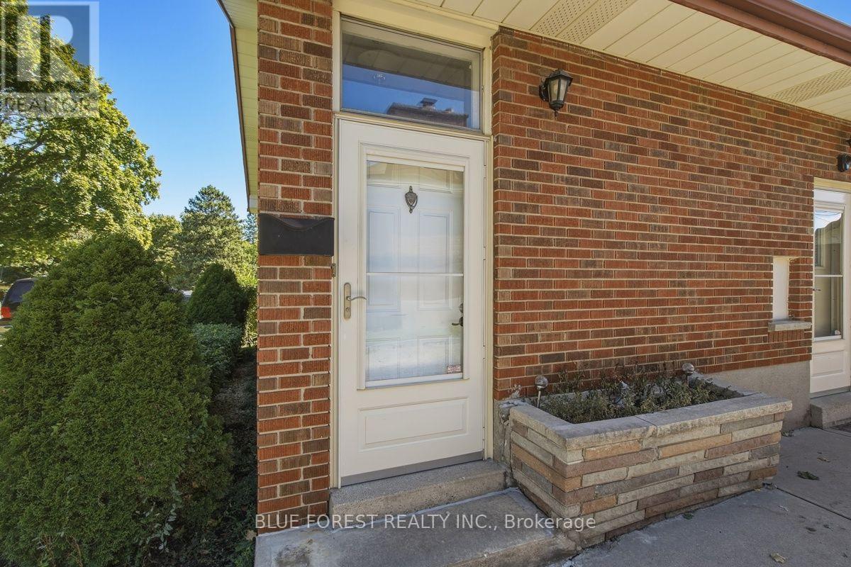 407 Vermont Avenue, London South, Ontario  N5Z 3E4 - Photo 4 - X13823898