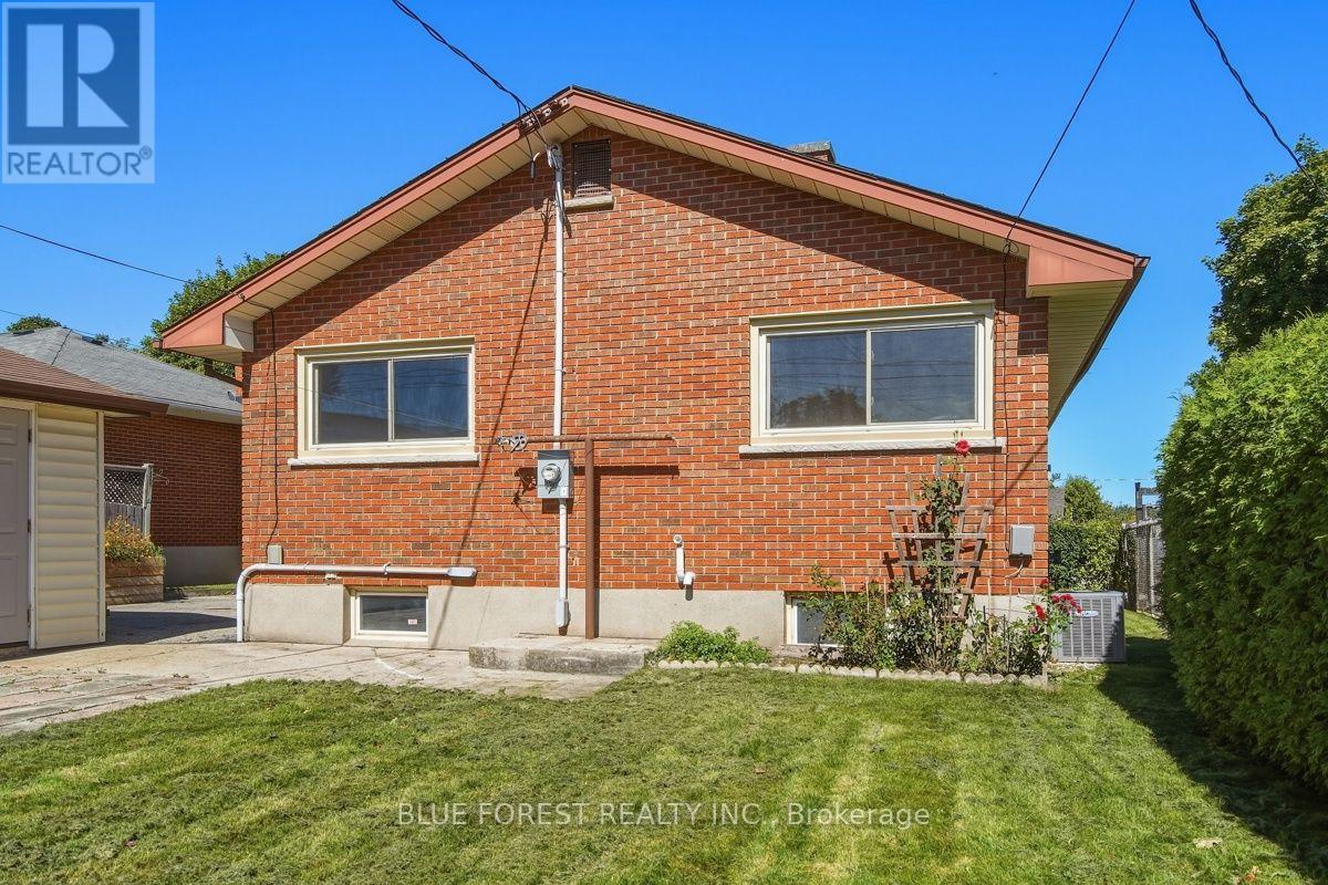 407 Vermont Avenue, London South, Ontario  N5Z 3E4 - Photo 46 - X13823898