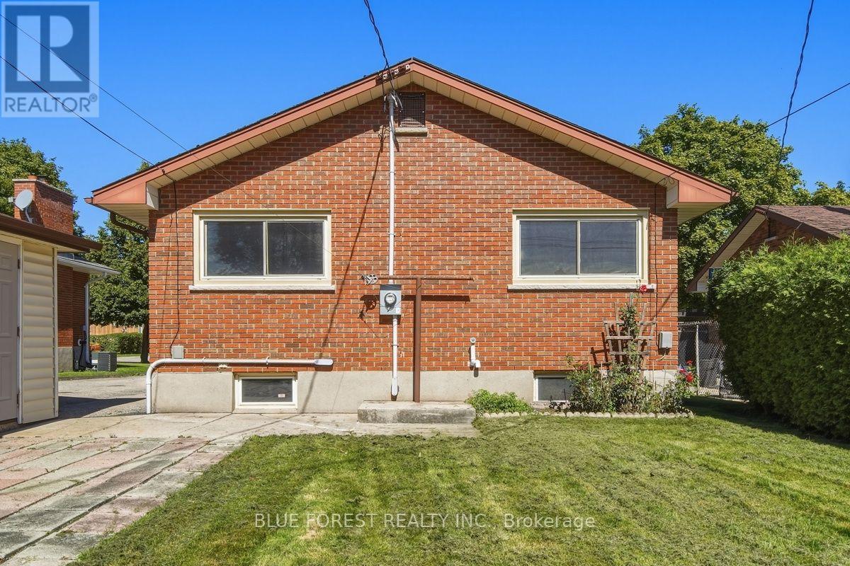407 Vermont Avenue, London South, Ontario  N5Z 3E4 - Photo 47 - X13823898