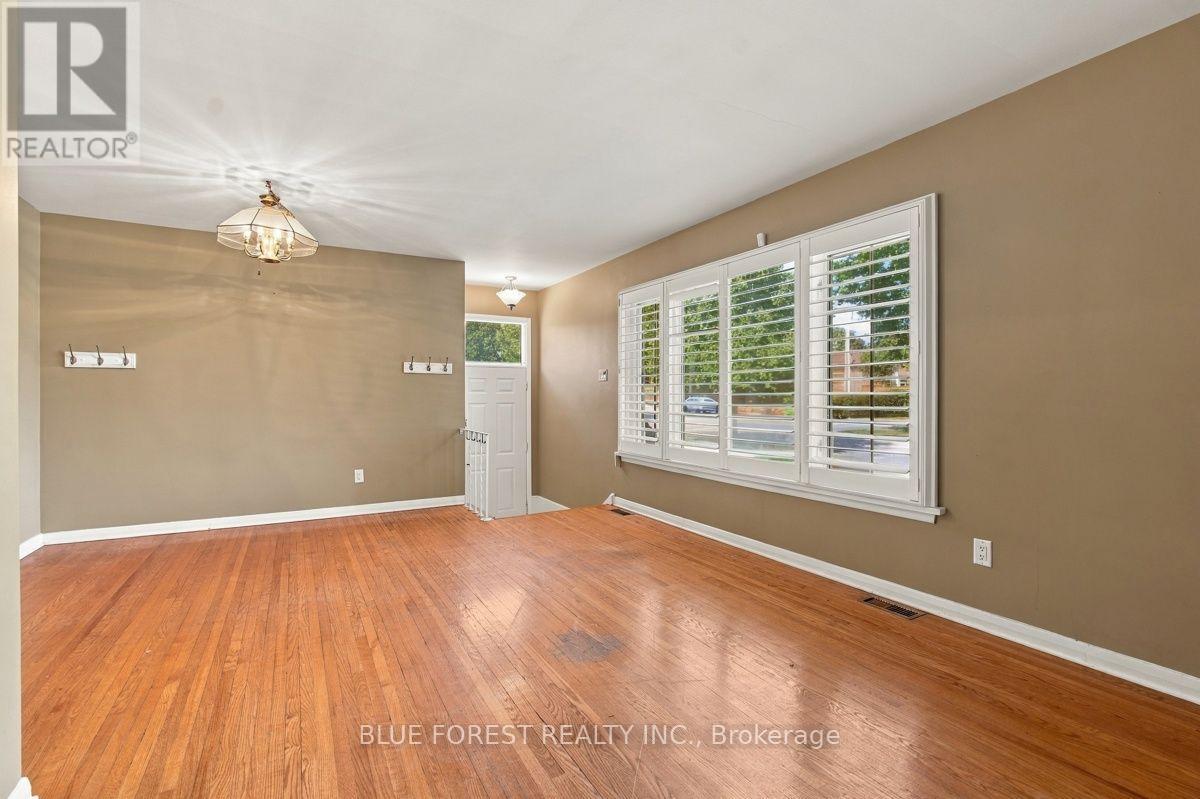 407 Vermont Avenue, London South, Ontario  N5Z 3E4 - Photo 9 - X13823898