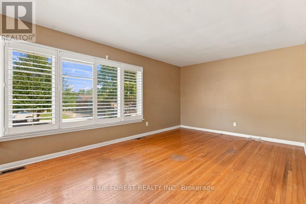 407 Vermont Avenue, London South, Ontario  N5Z 3E4 - Photo 8 - X13823898