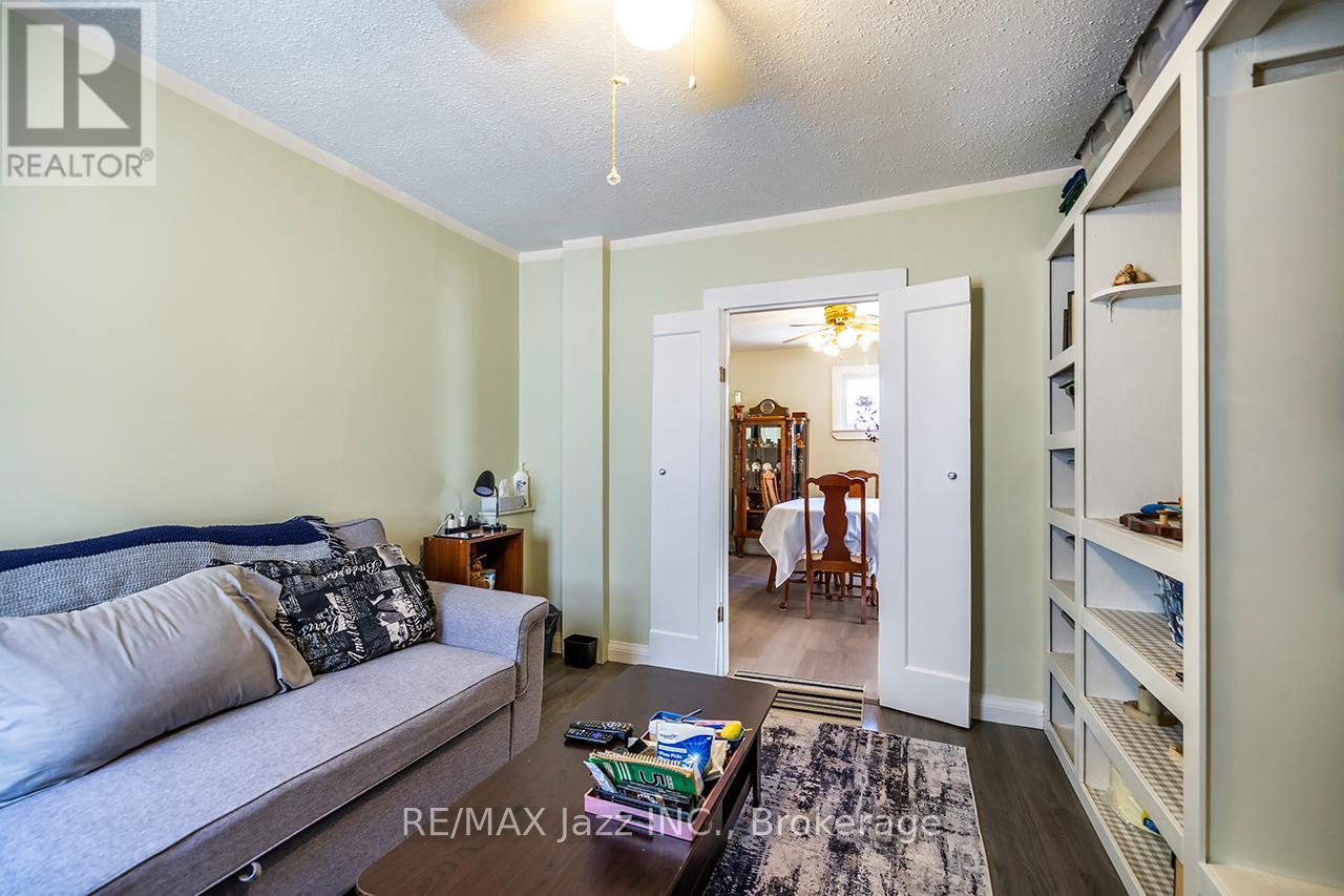 162 College Avenue, Oshawa, Ontario  L1J 1R4 - Photo 13 - E13827816