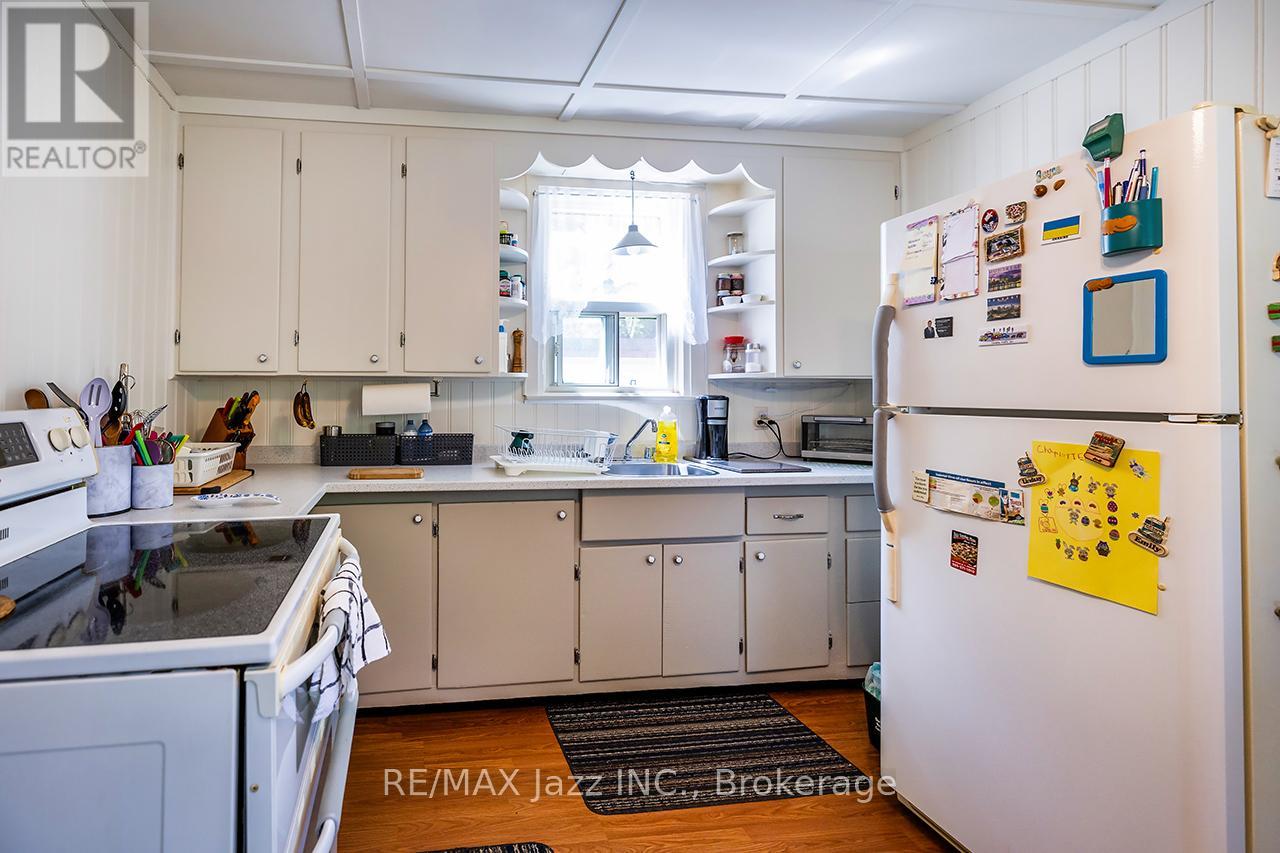 162 College Avenue, Oshawa, Ontario  L1J 1R4 - Photo 15 - E13827816