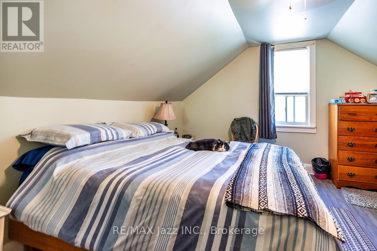 162 College Avenue, Oshawa, Ontario  L1J 1R4 - Photo 18 - E13827816