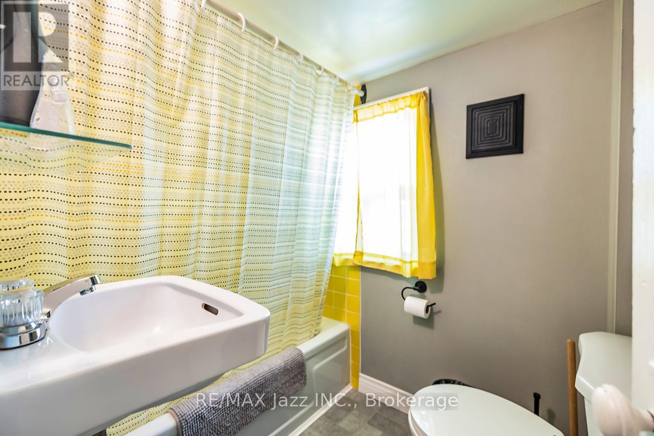 162 College Avenue, Oshawa, Ontario  L1J 1R4 - Photo 21 - E13827816