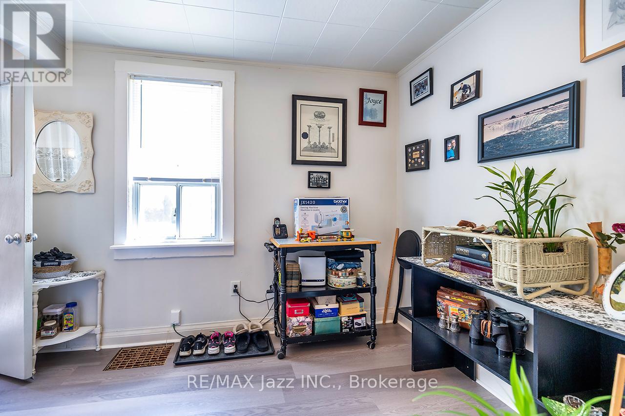 162 College Avenue, Oshawa, Ontario  L1J 1R4 - Photo 6 - E13827816