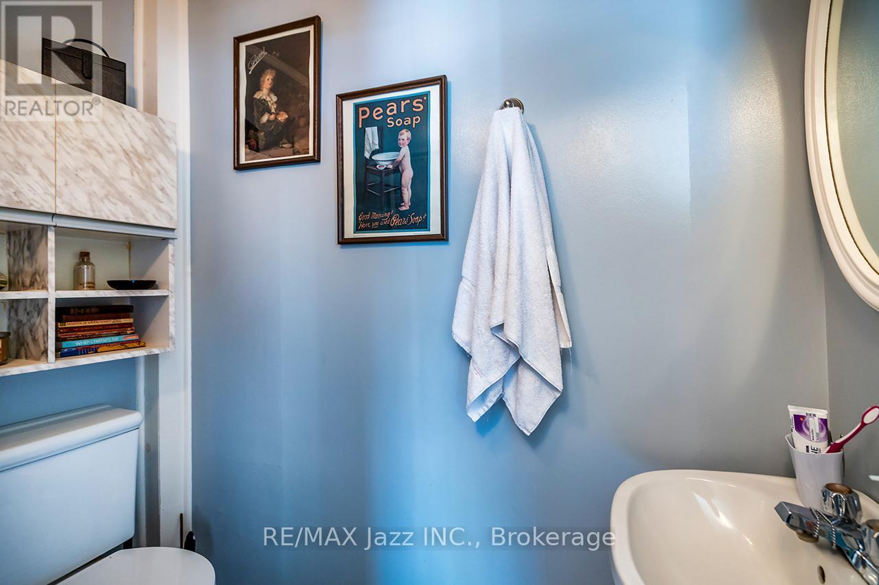 162 College Avenue, Oshawa, Ontario  L1J 1R4 - Photo 7 - E13827816