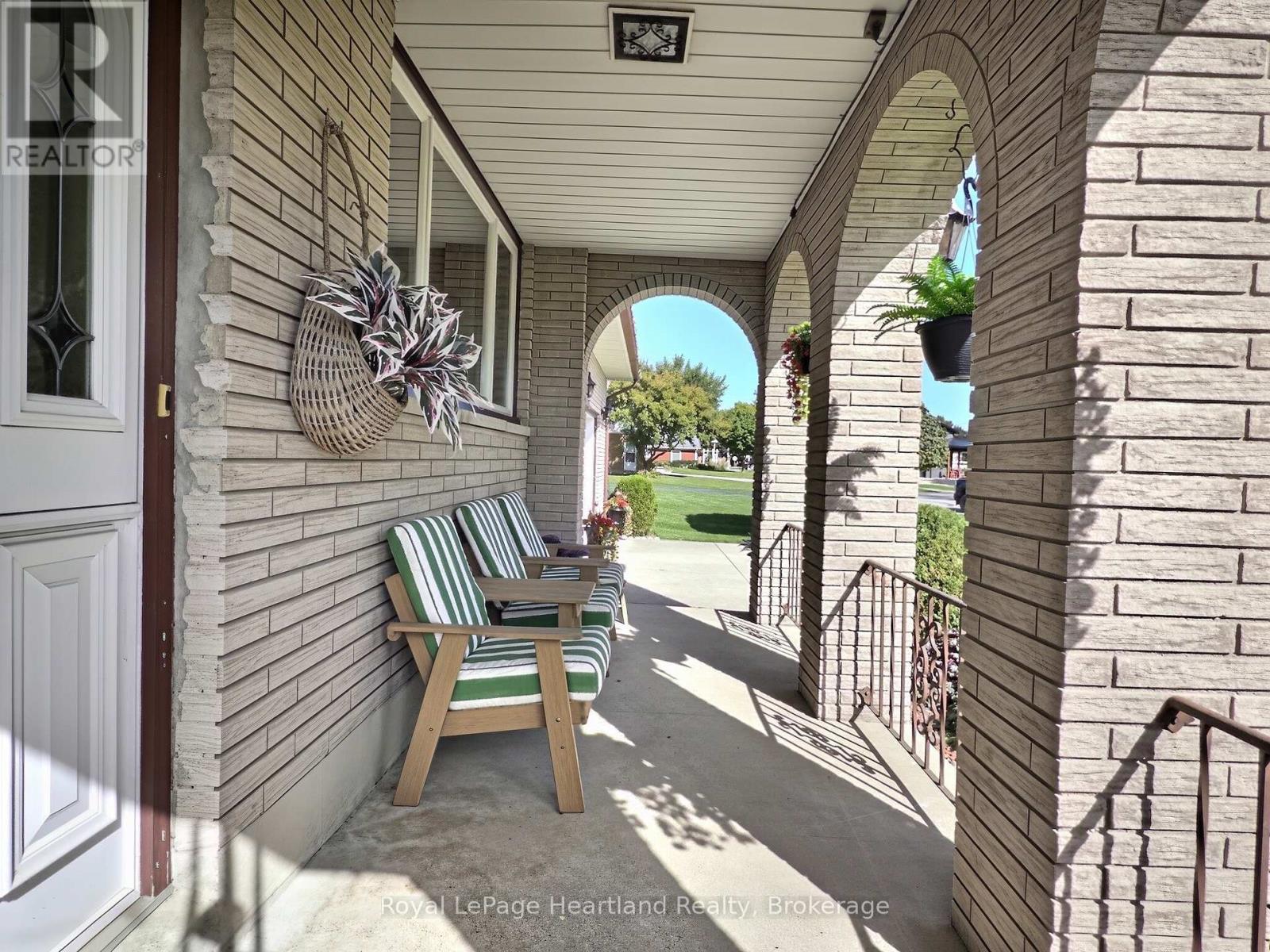 26 York Crescent, Bluewater, Ontario  N0M 1X0 - Photo 3 - X13827746