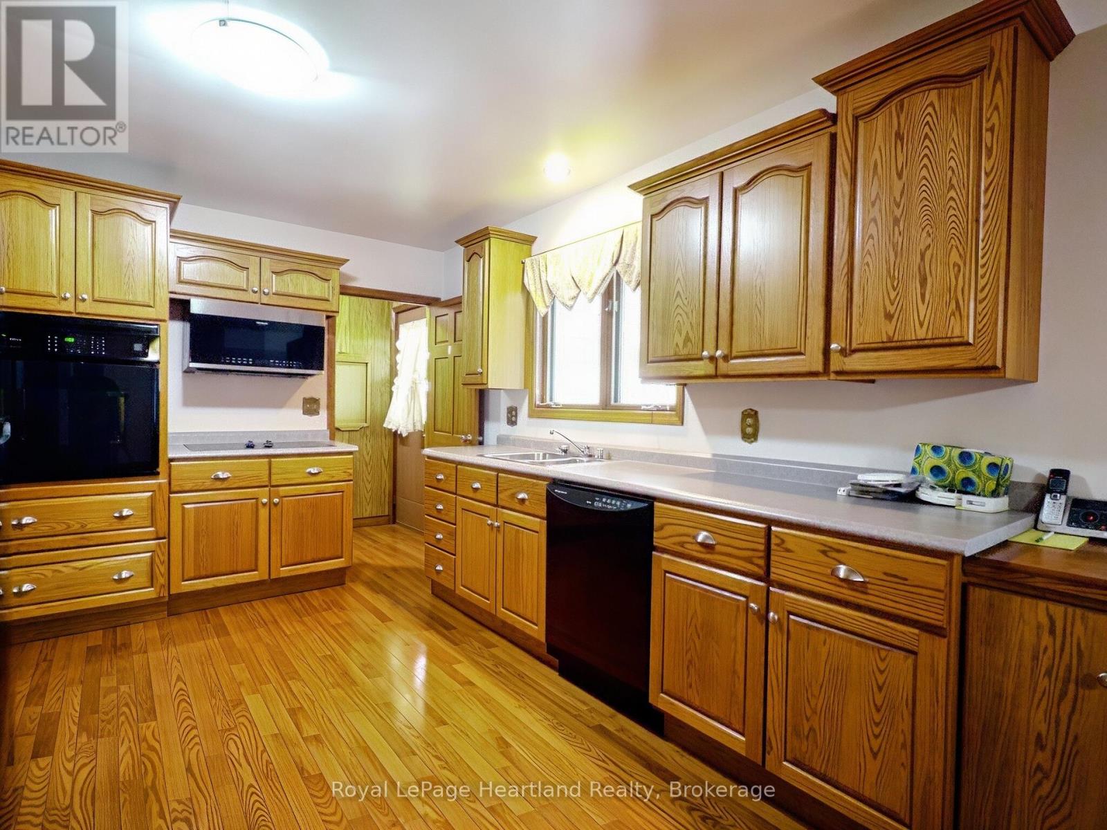 26 York Crescent, Bluewater, Ontario  N0M 1X0 - Photo 8 - X13827746