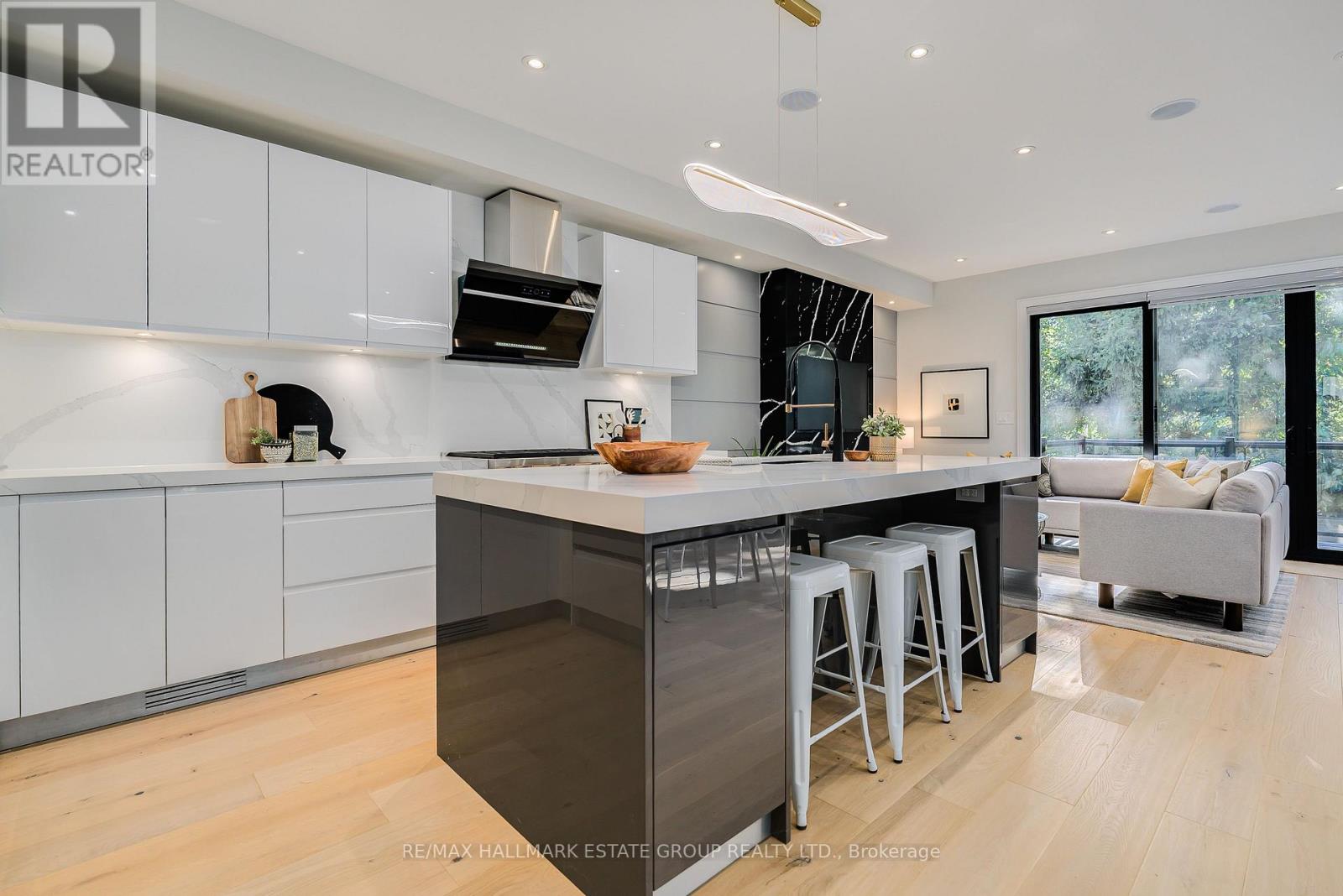 70 Bellefair Avenue, Toronto, Ontario  M4L 3T8 - Photo 6 - E13827702