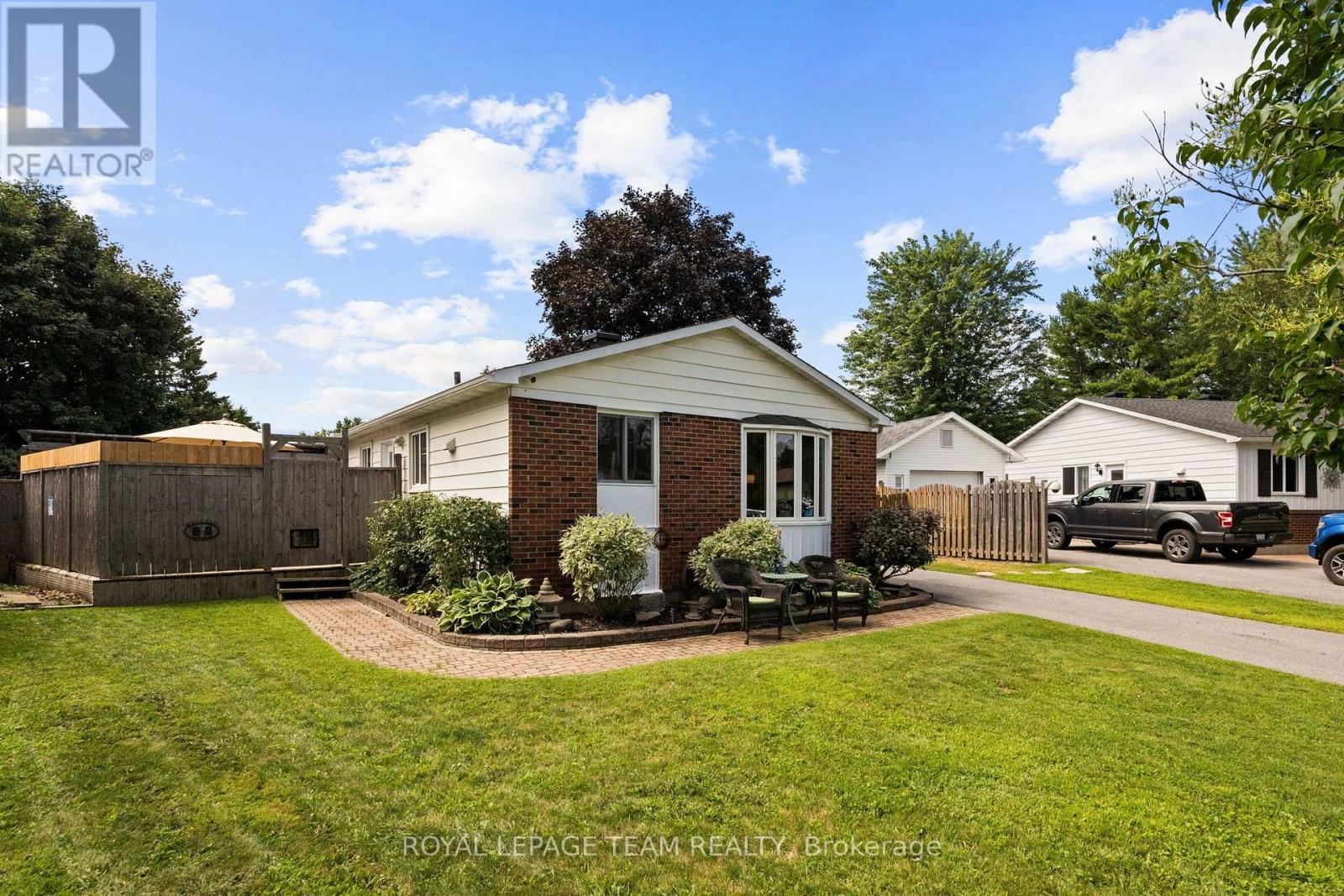 27 Ballantrae Way, Ottawa, Ontario  K2L 1N3 - Photo 4 - X13827636