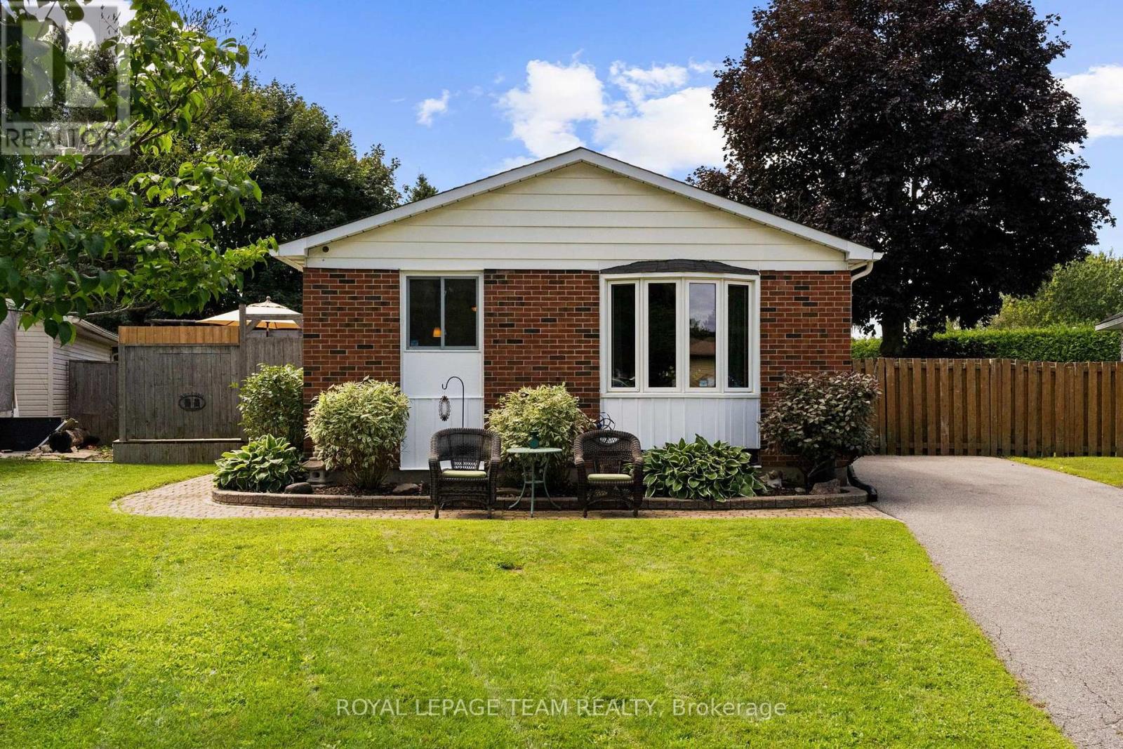 27 Ballantrae Way, Ottawa, Ontario  K2L 1N3 - Photo 5 - X13827636