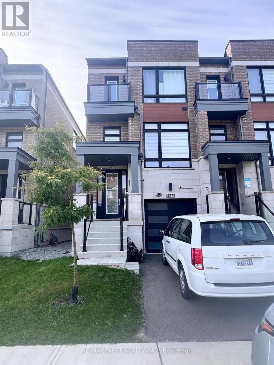 125 FAROOQ BOULEVARD