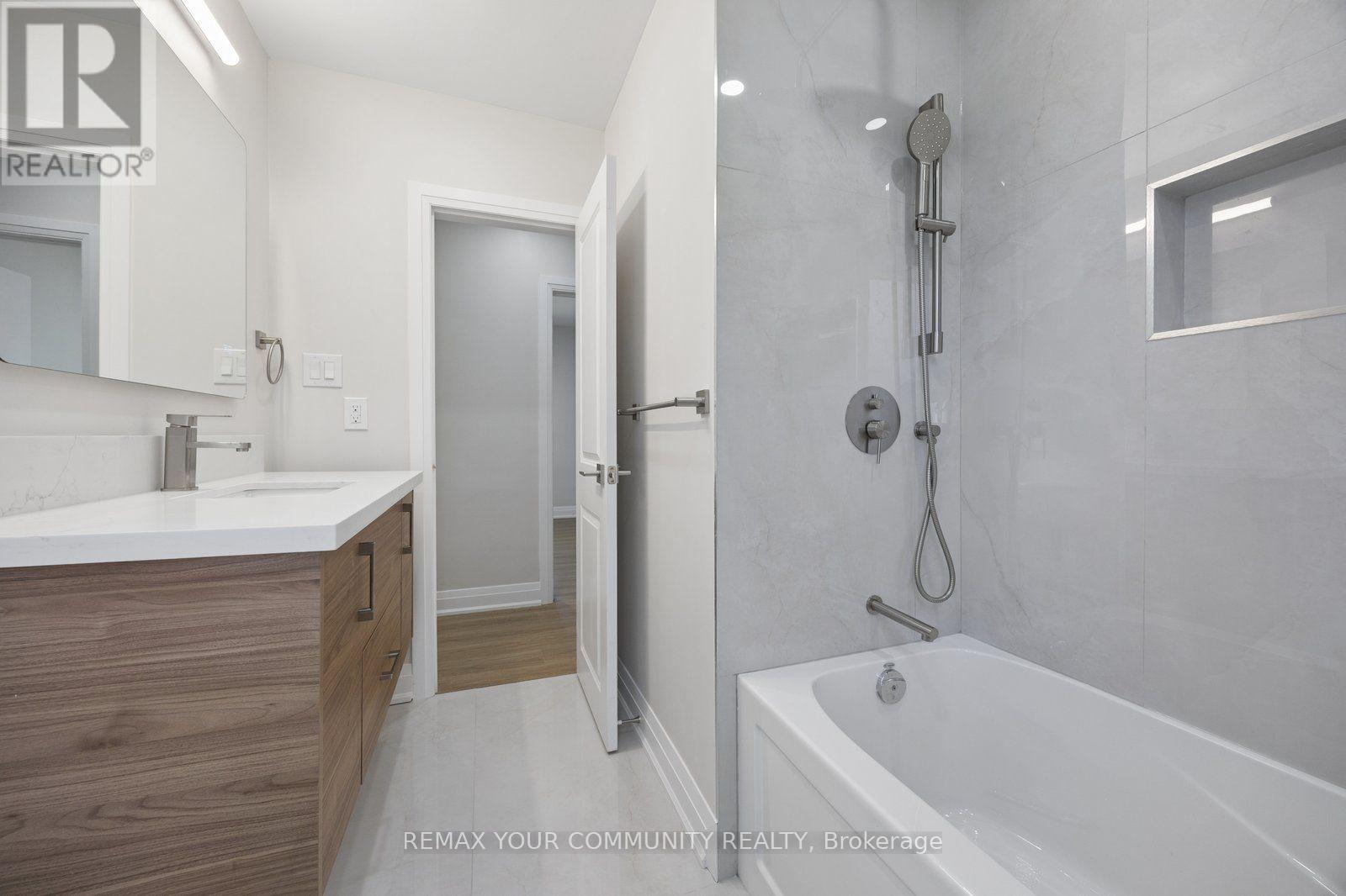 110 Evahill Crescent, Richmond Hill (Mill Pond), Ontario  L4C 4S7 - Photo 11 - N13827612