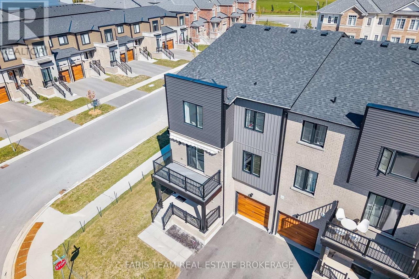 38 Silo Mews, Barrie, Ontario  L9J 0V3 - Photo 2 - S13827626