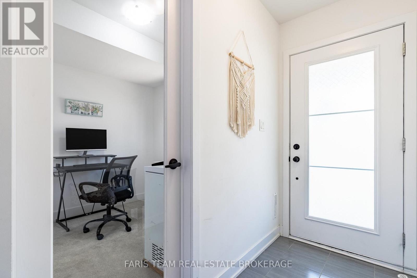 38 Silo Mews, Barrie, Ontario  L9J 0V3 - Photo 4 - S13827626