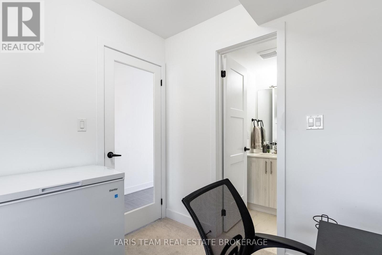 38 Silo Mews, Barrie, Ontario  L9J 0V3 - Photo 6 - S13827626