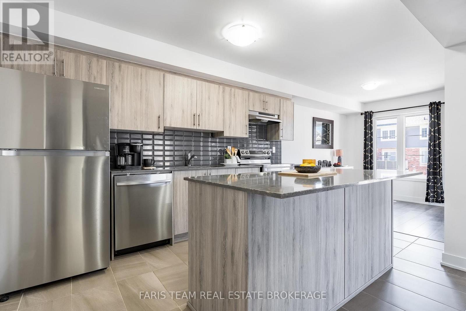 38 Silo Mews, Barrie, Ontario  L9J 0V3 - Photo 8 - S13827626