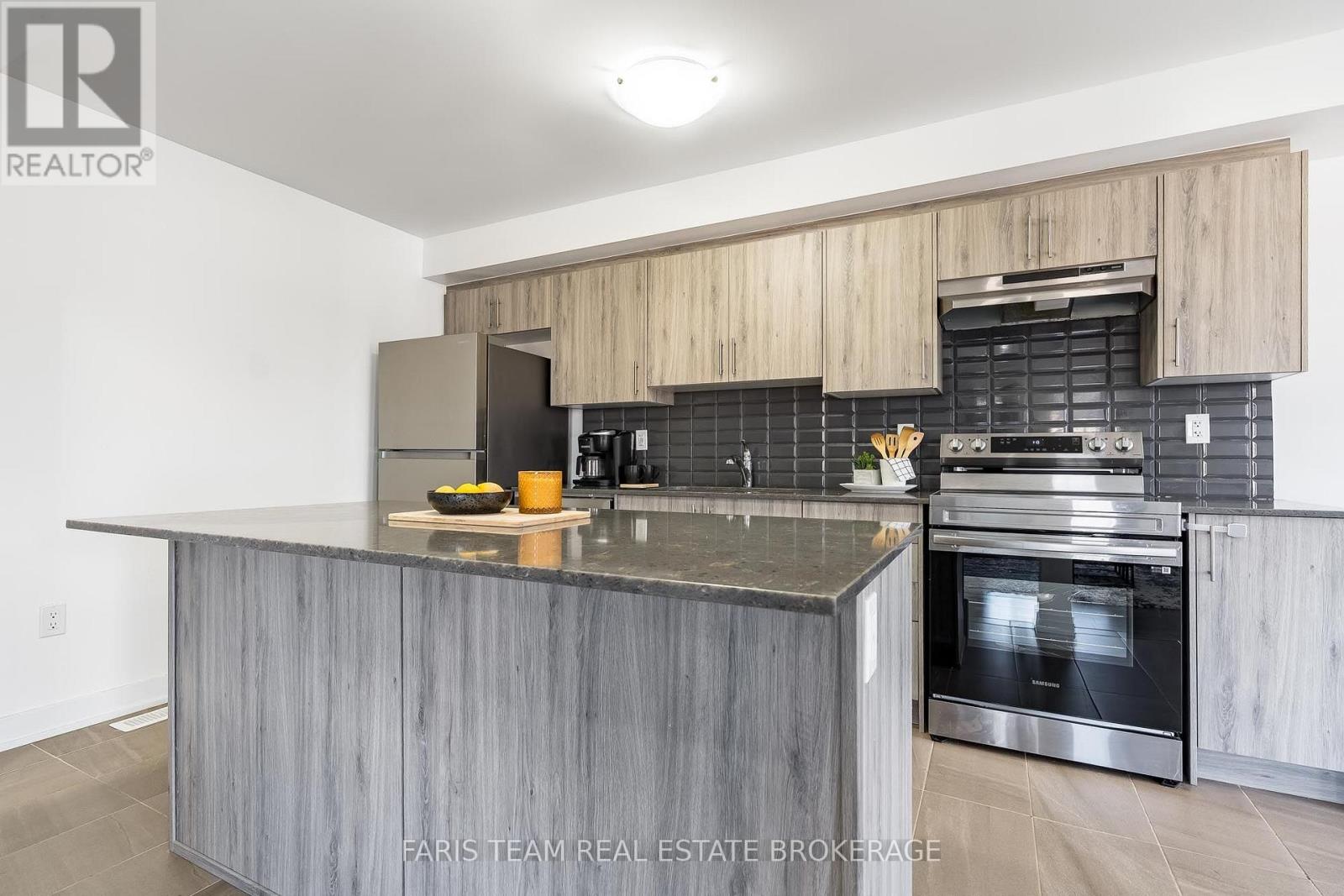 38 Silo Mews, Barrie, Ontario  L9J 0V3 - Photo 9 - S13827626