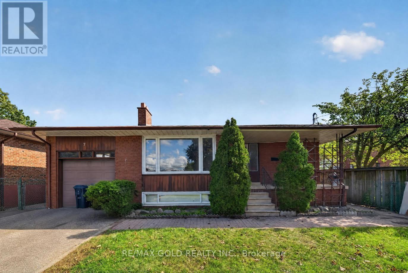 7 LARCHMERE AVENUE