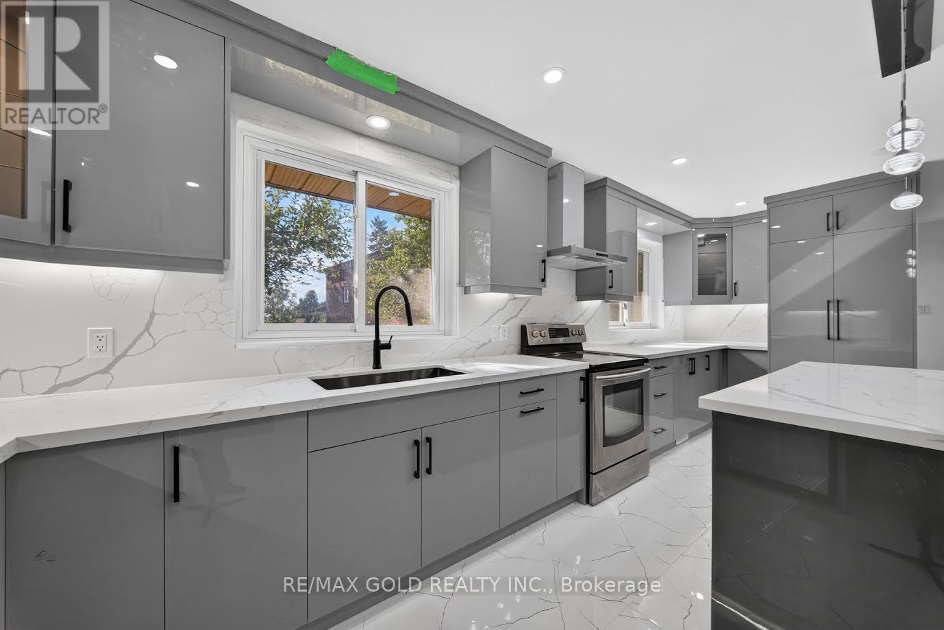 7 Larchmere Avenue, Toronto, Ontario M9L 2N2 - Photo 4 - W13827542