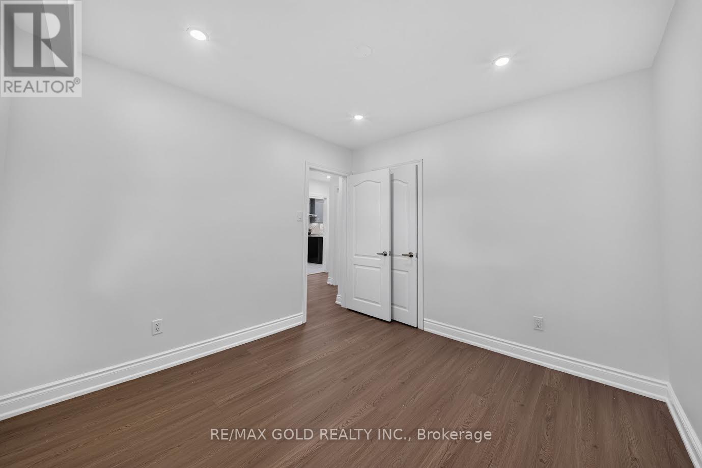 7 Larchmere Avenue, Toronto, Ontario M9L 2N2 - Photo 8 - W13827542